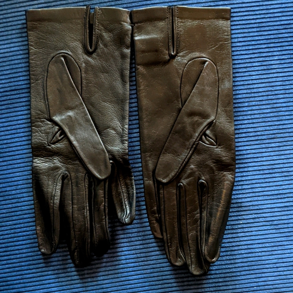 NWOT women's black leather gloves